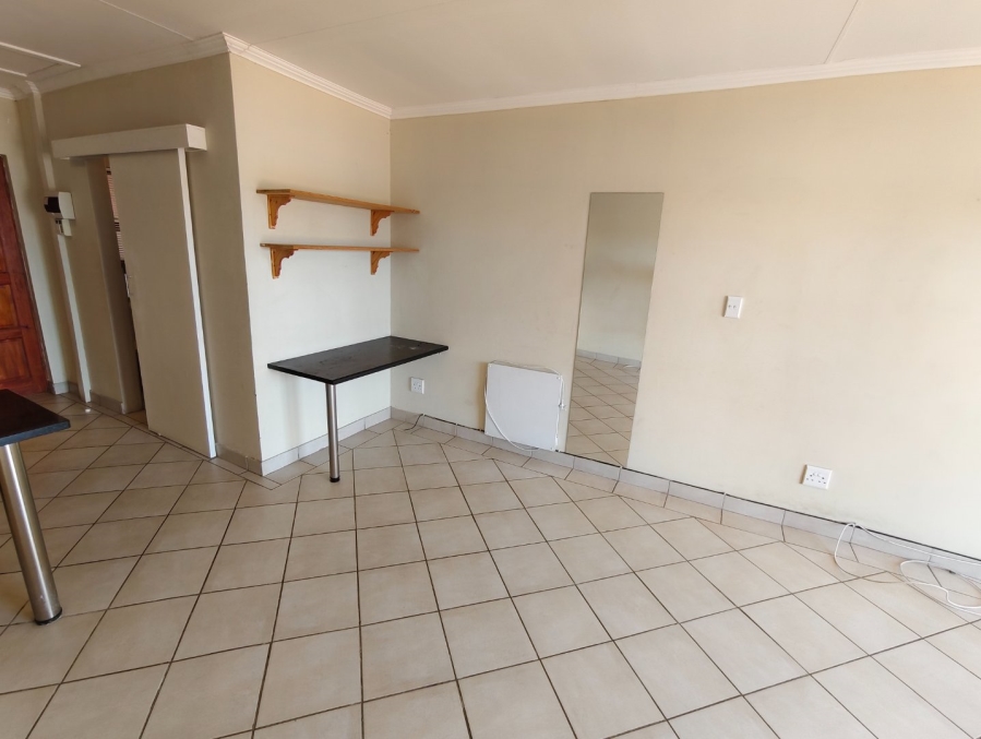 To Let 1 Bedroom Property for Rent in Vredenhof Sh Free State